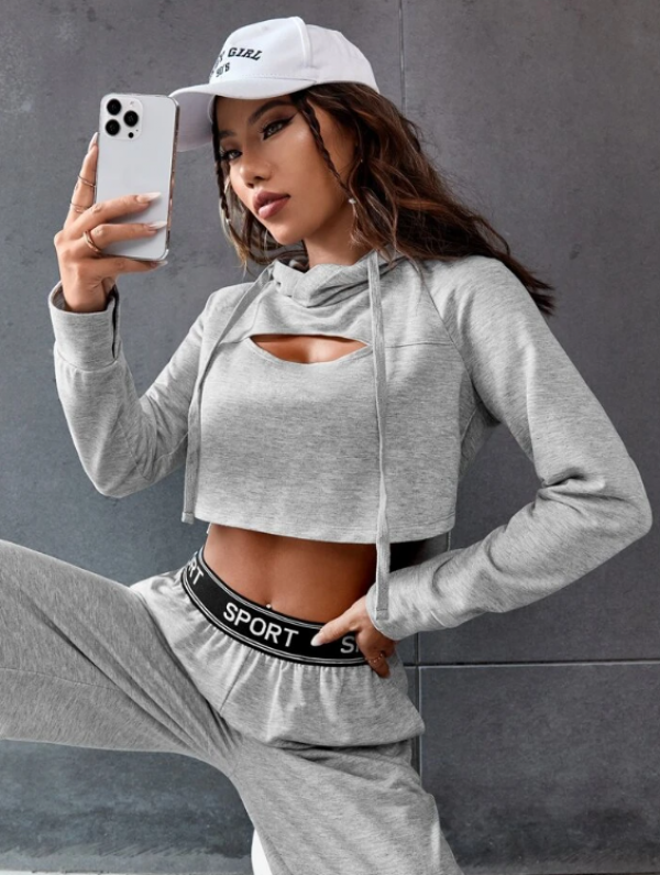 Hoodie dengan Lengan Berpotongan Raglan